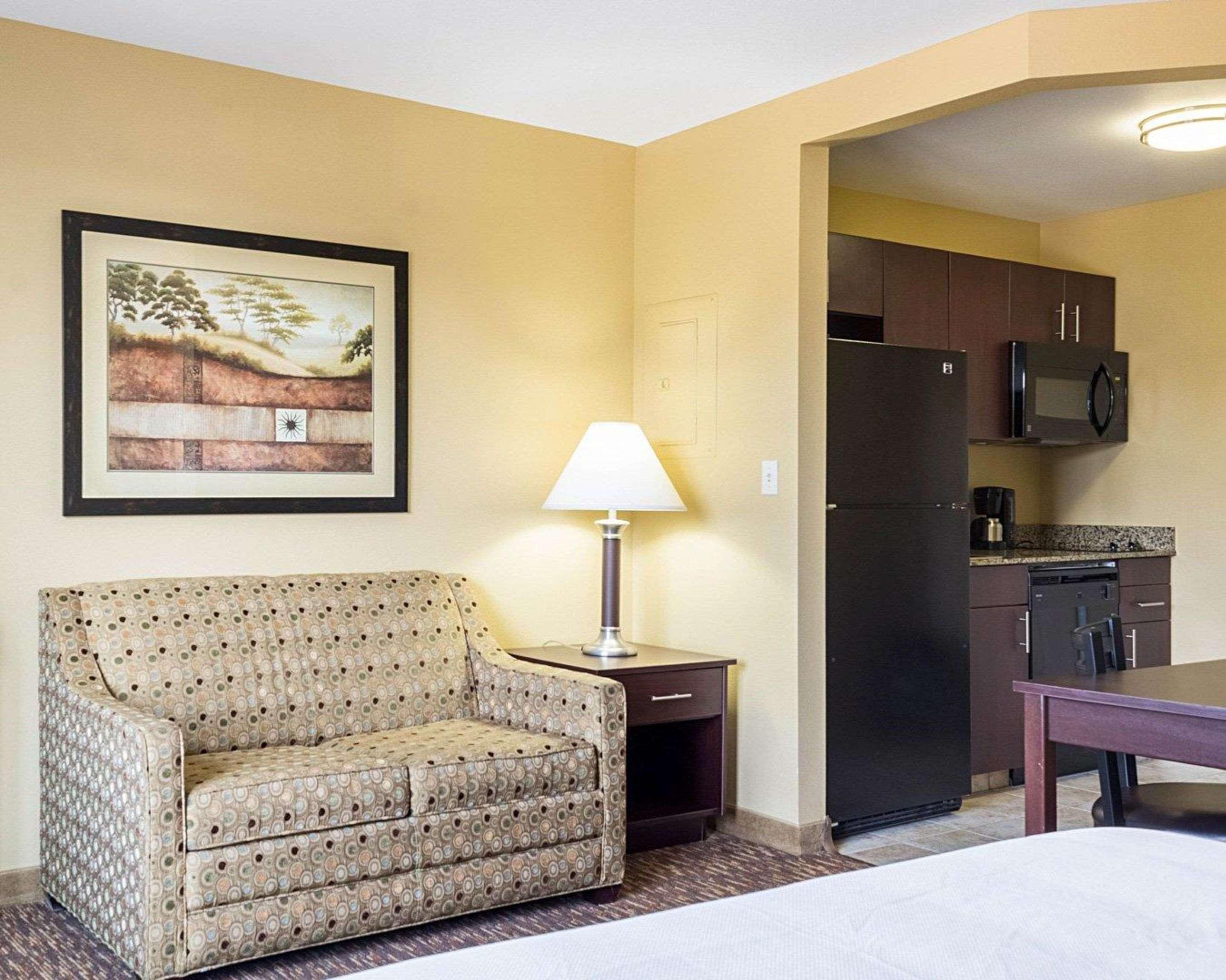 Mainstay Suites Minot Exterior photo