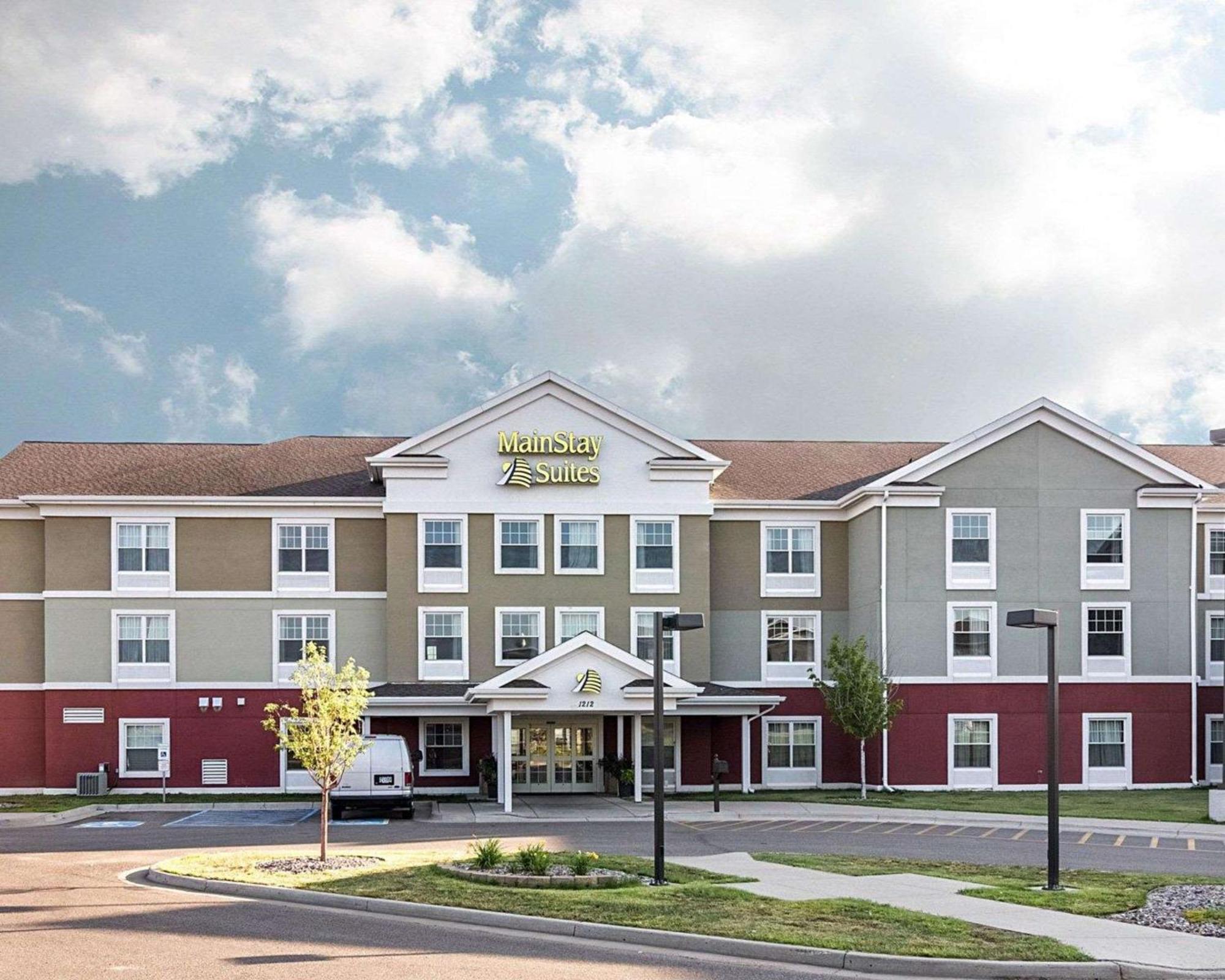 Mainstay Suites Minot Exterior photo