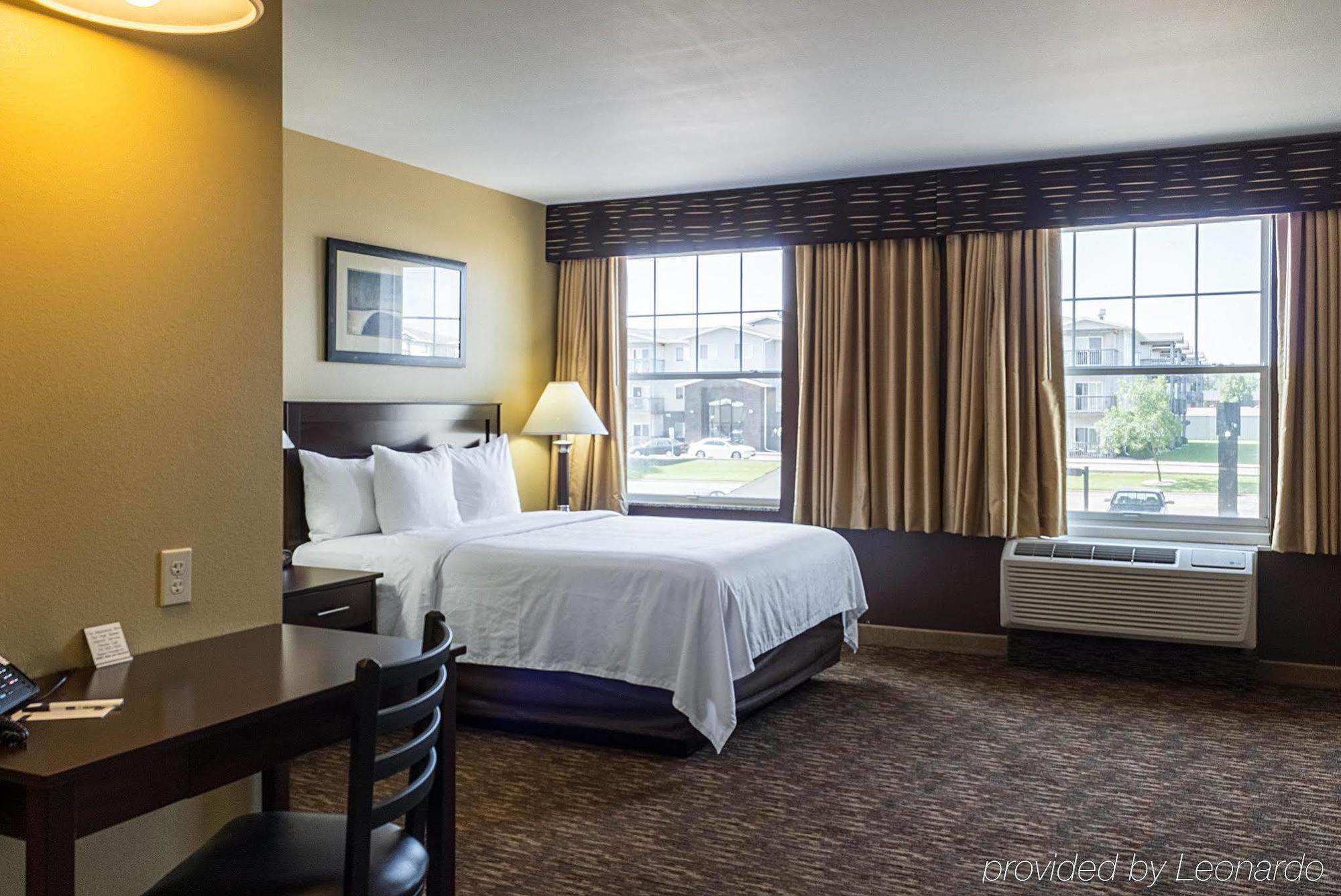 Mainstay Suites Minot Exterior photo